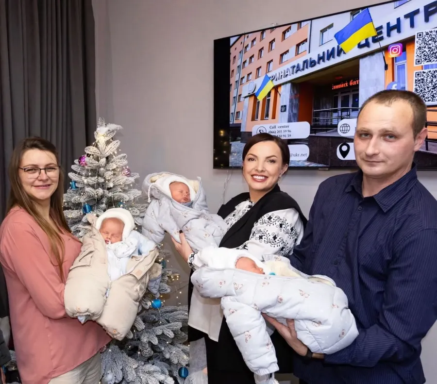 На 13 добу після народження відбулася виписка родини з медичного закладу