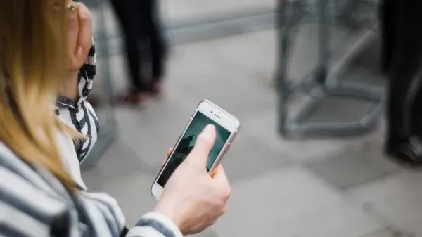 Ілюстроване фото. Жінка виконала всі вказівки шахраїв