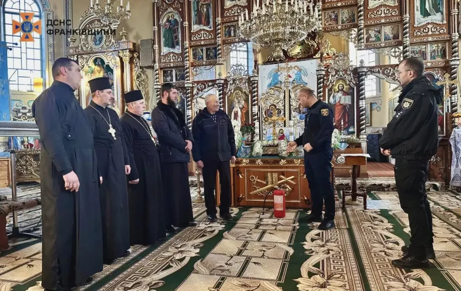 Священнослужителям роз’яснили порядок користування первинними засобами пожежогасіння