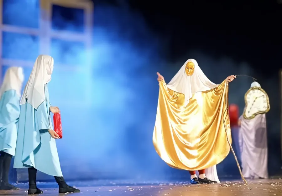 Спеціально для феєрії виготовили 20 масок, на кожну з яких пішло від трьох до десяти днів. Фото: Марія Сорока