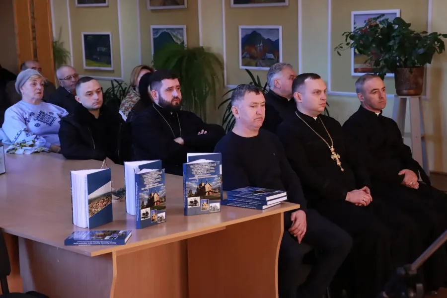 Книга адресована всім, хто цікавиться історією і духовним життям Рожнятівщини