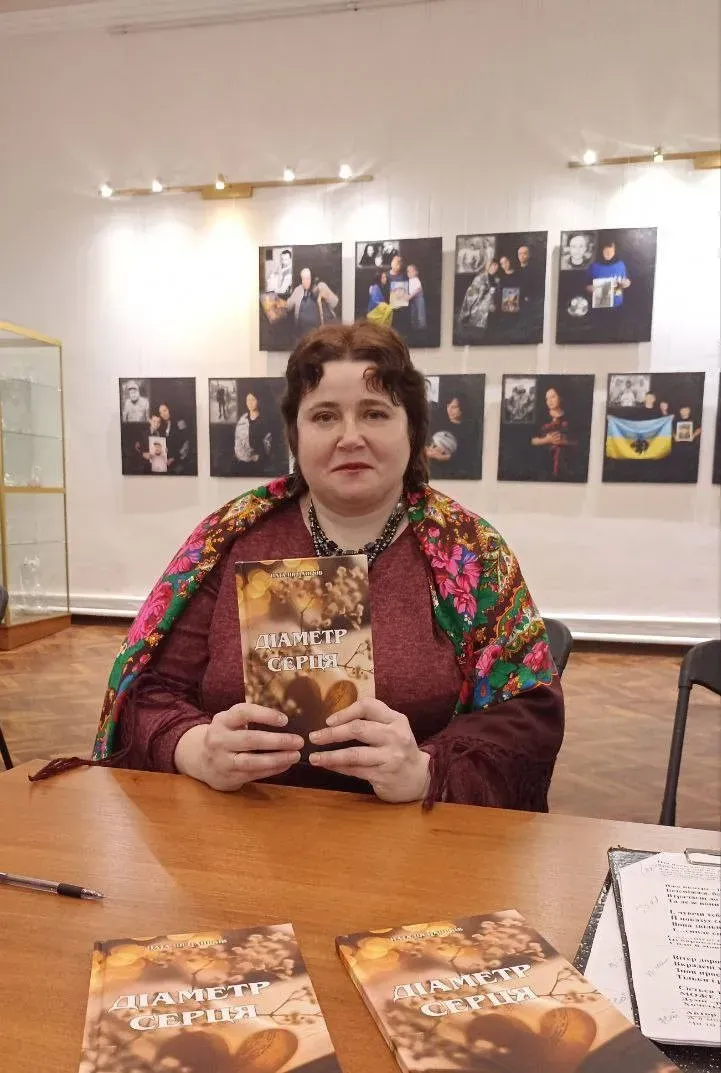 Наталію Паньків привітали із виходом нової книги. Фото: Музейно-виставковий центр