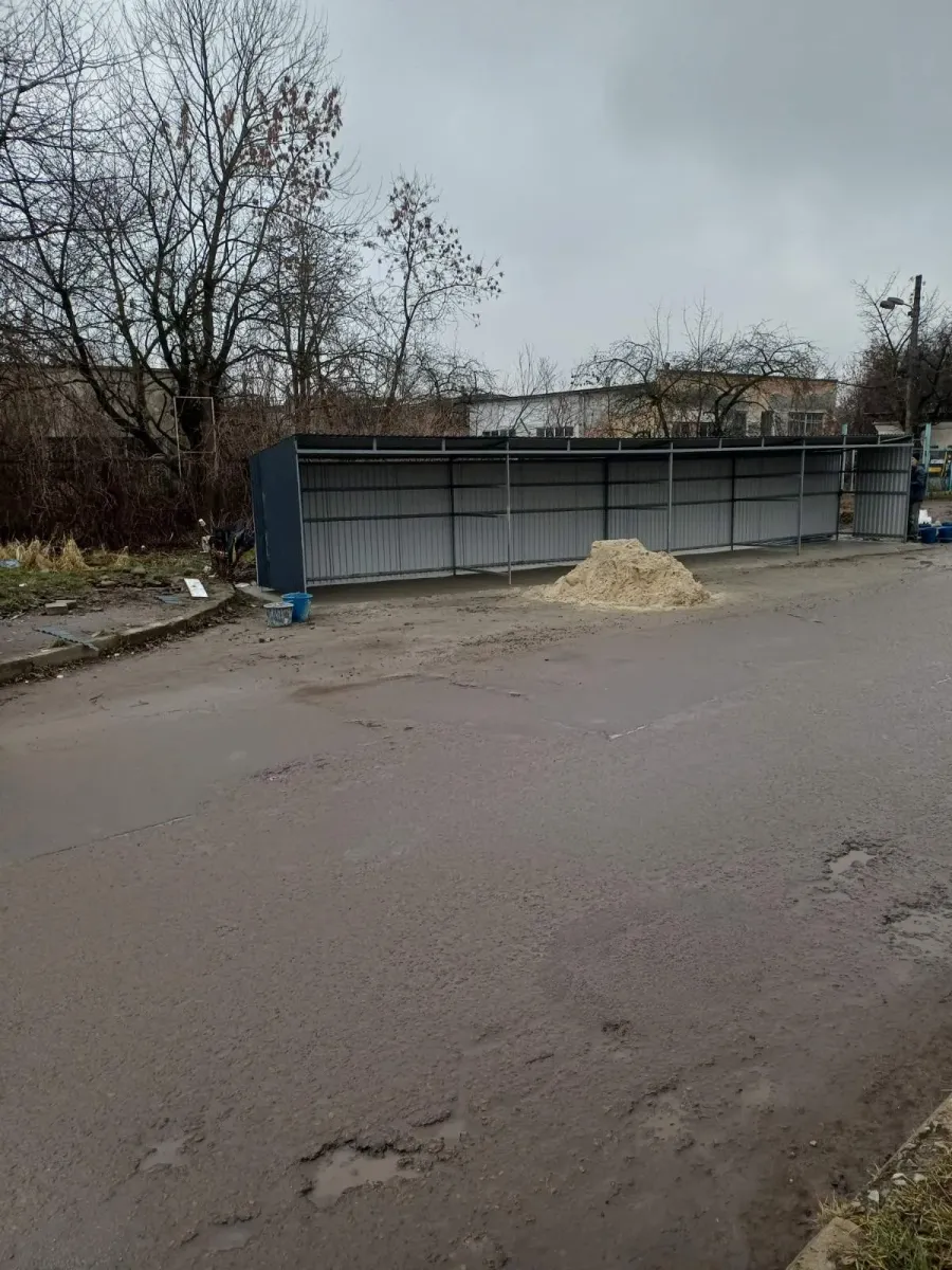 Підрядник відремонтував контейнерний майданчик на вулиці Писарській