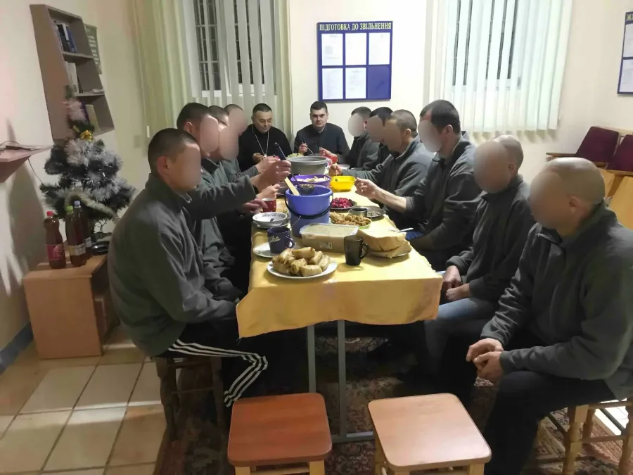 Для ув’язнених була організована традиційна Свята вечеря