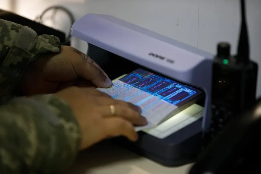 Прикордонники виявили ознаки недійсності документів