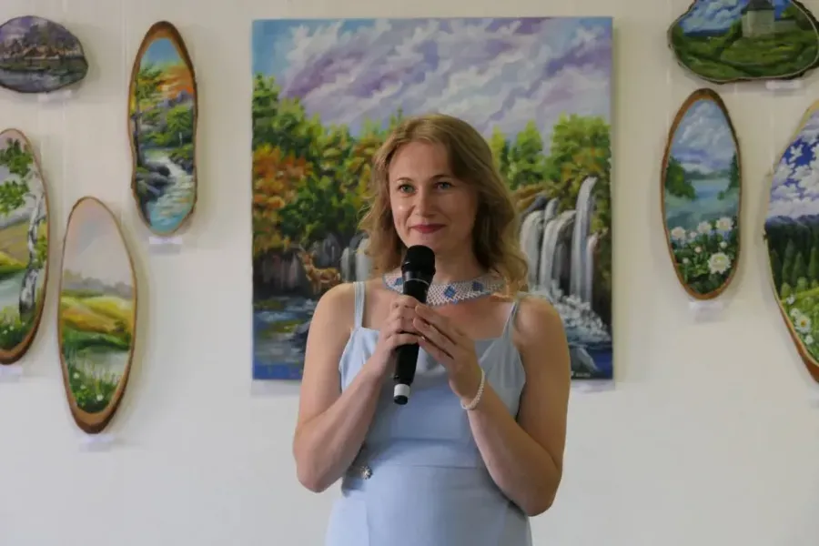 Це експозиція, де 15 великоформатних живописних полотен говорять гучніше за будь-які слова