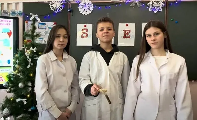 Голинські ліцеїсти представили відеороботу "Новорічне диво срібного дзеркала"