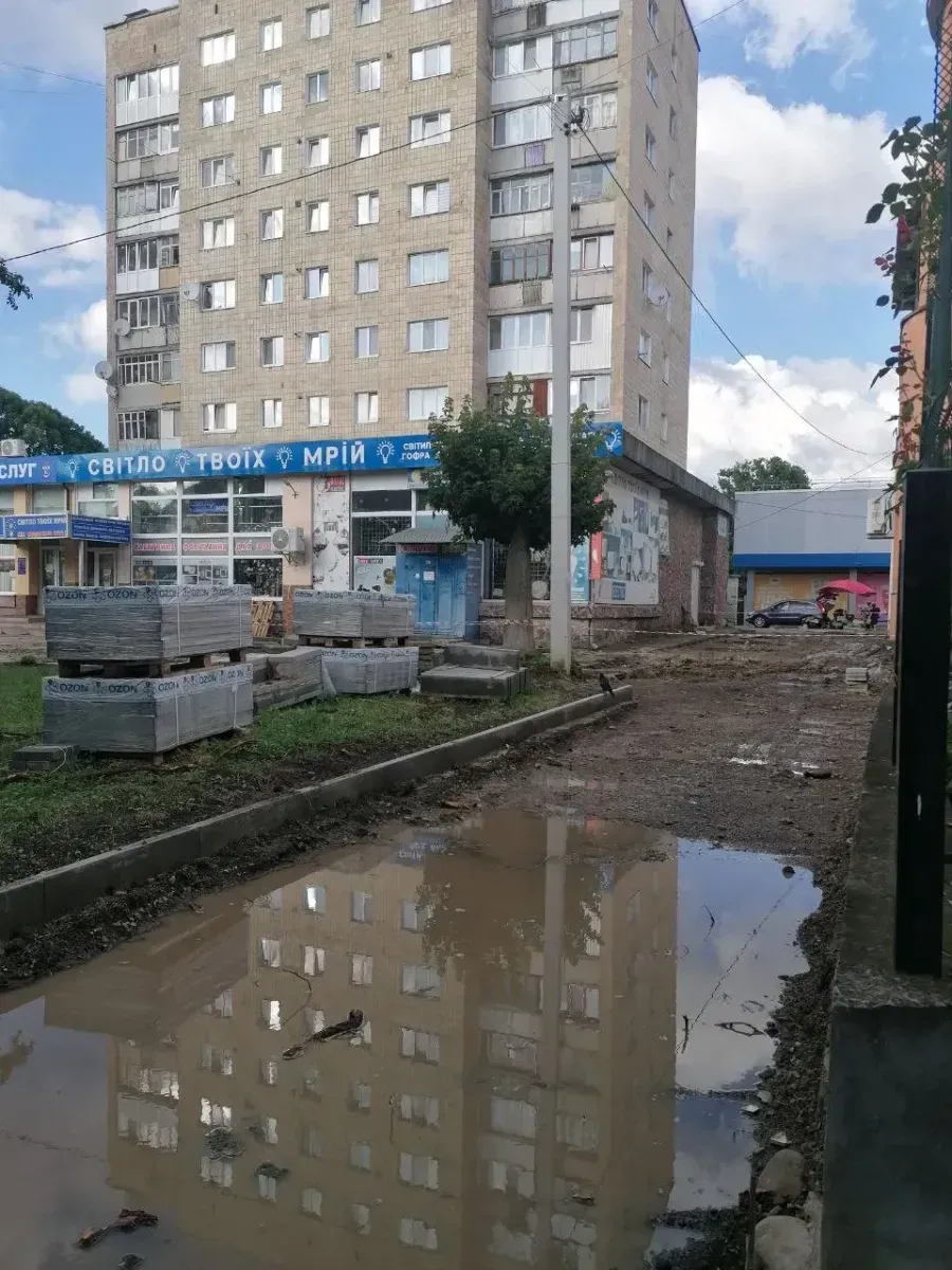 Декларація на реконструкцію викупленої частини магазину була видана ще у листопаді 2011 року