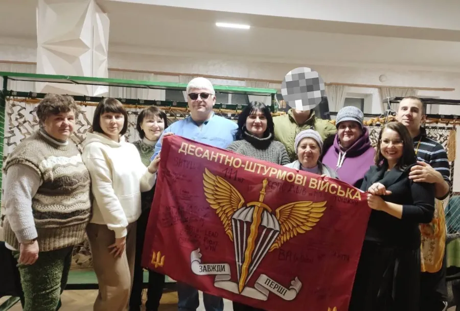 Волонтери отримали прапор від майбутніх захисників