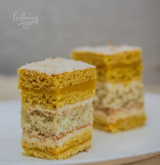 Пляцок з кокосом та апельсином стане окрасою вашого столу