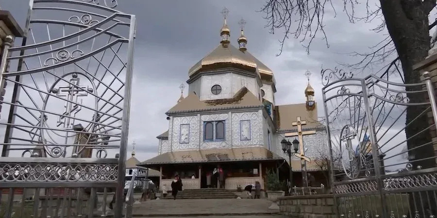 У Космачі місцеві мешканці посварилися через дату святування Різдва. Фото: скріншот відео YouTube-канал Суспільне Івано-Франківськ