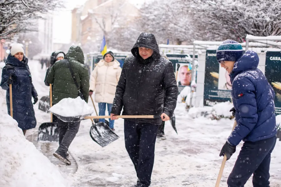 "Треба особистим прикладом показувати, що потрібно працювати", — каже Руслан Марцінків