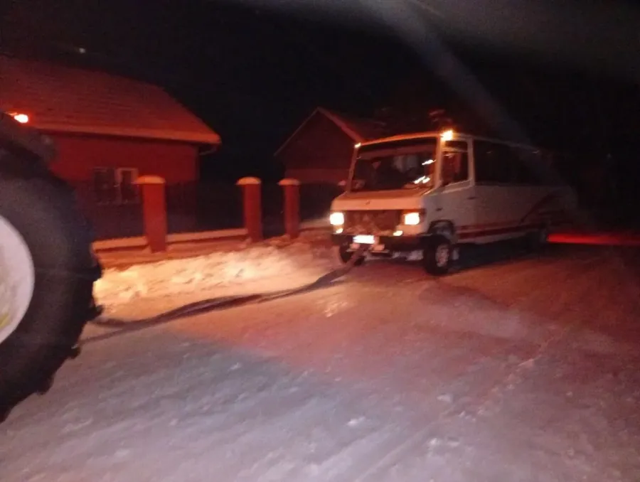  Двадцять двоє людей опинилися на полі у біді