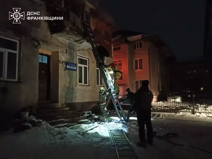 О 18:51 пожежу вдалося локалізувати, а 21:00 — повністю ліквідувати