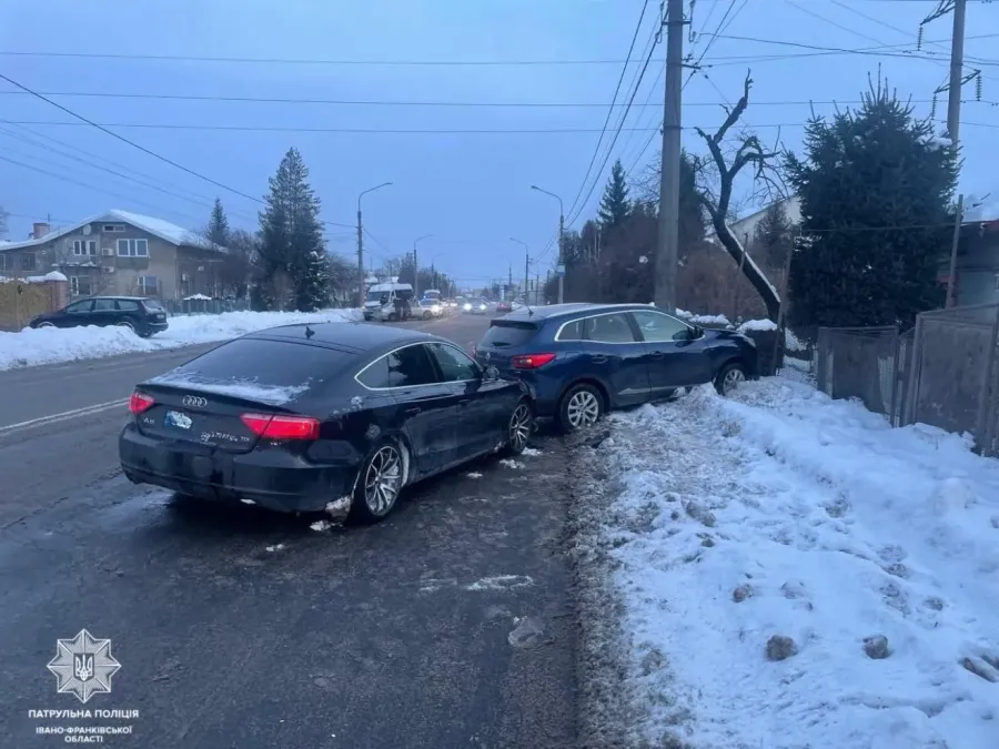 Усі автомобілі отримали механічні пошкодження. Фото: патрульна поліція