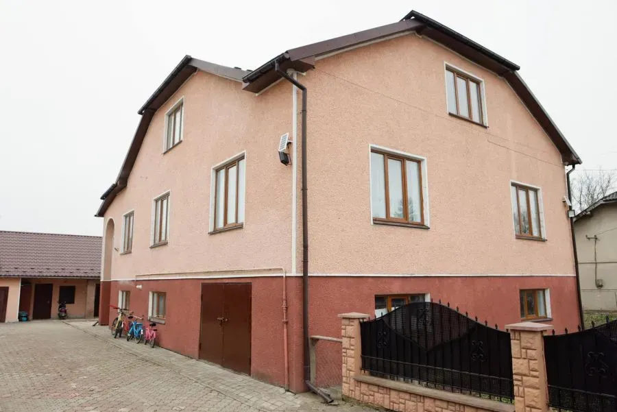 Родина, у якій знущалися з дітей, мешкала у Галицькій громаді 