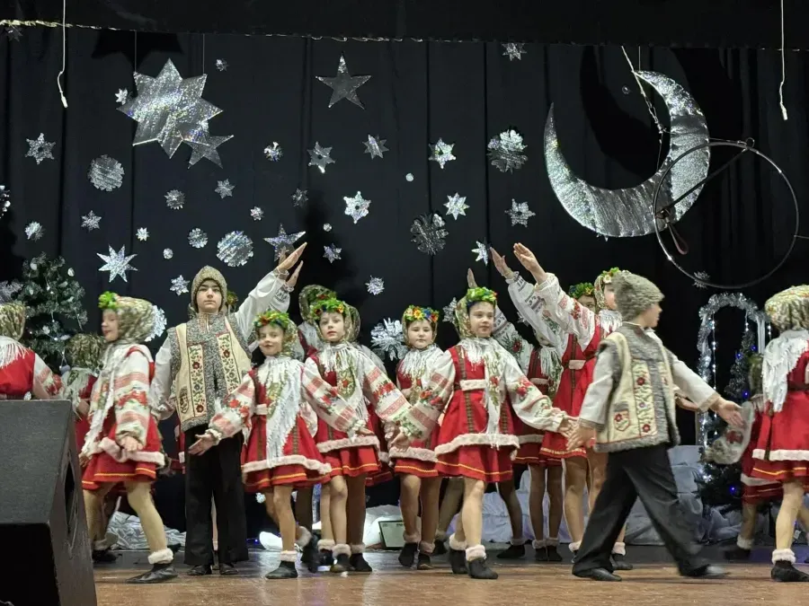 На сцені "Юності" сьогодні виступатимуть чотири колективи, серед них — зразковий ансамбль танцю "Веселка"