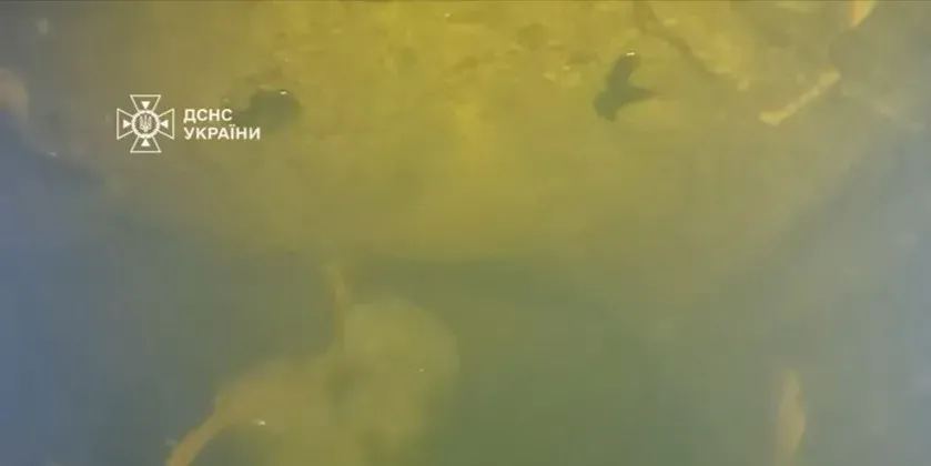 Водолази працювали за екстремальних умов. Фото: скрін із відео