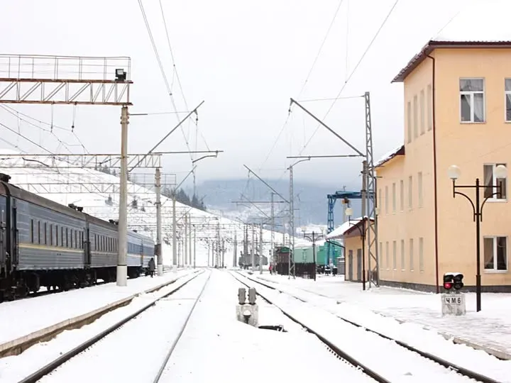Укрзалізниця разом із партнерами підготувала 100 "Вагонів незламності"