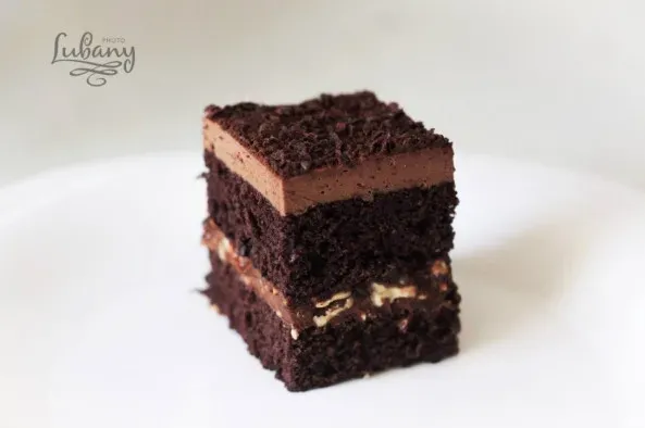 Шоколадний пляцок хороший десерт для вашого столу