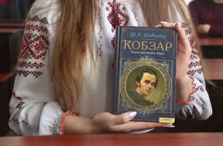 Ілюстроване фото. Конкурс покликаний популяризувати поетичну спадщину Тараса Шевченка та відкривати нові таланти
