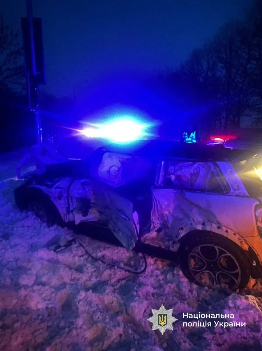 Поліціянти встановлюють обставини ДТП