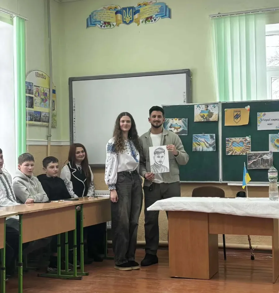 Аліса Мельник підготувала для Героя особливий подарунок