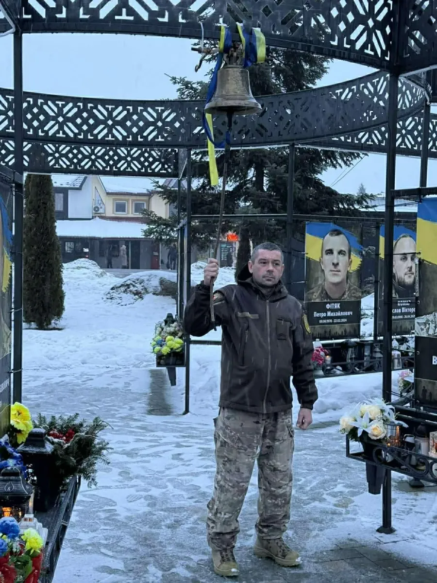 У Голині прозвучав «Дзвін пам’яті». Фото: Христина Перейма