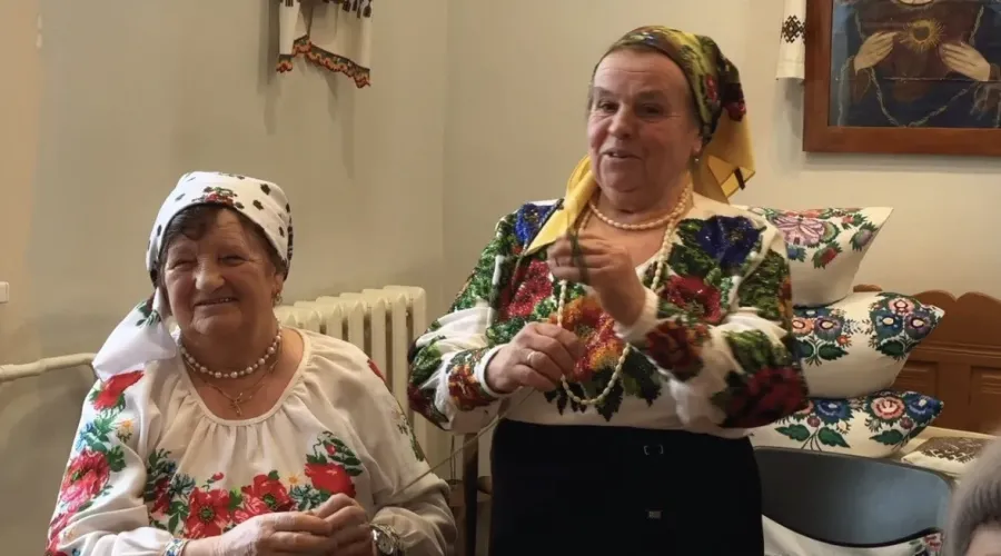Весільні свахи з Петранки презентували традиції у Калуші