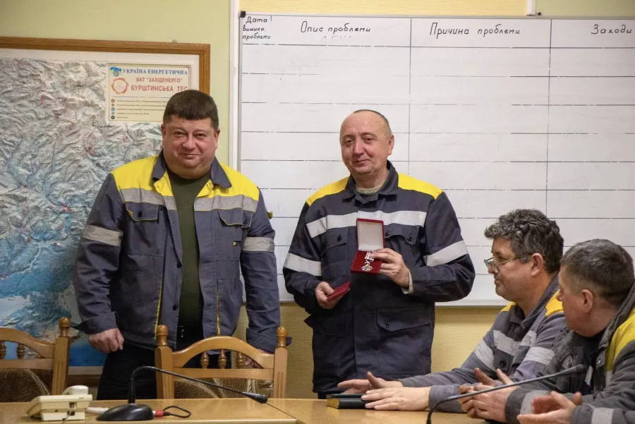 Нагороду Романові вручили у присутності керівного складу підприємства