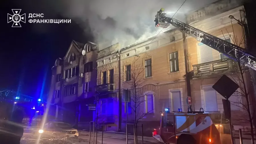 Причина виникнення пожежі наразі встановлюється