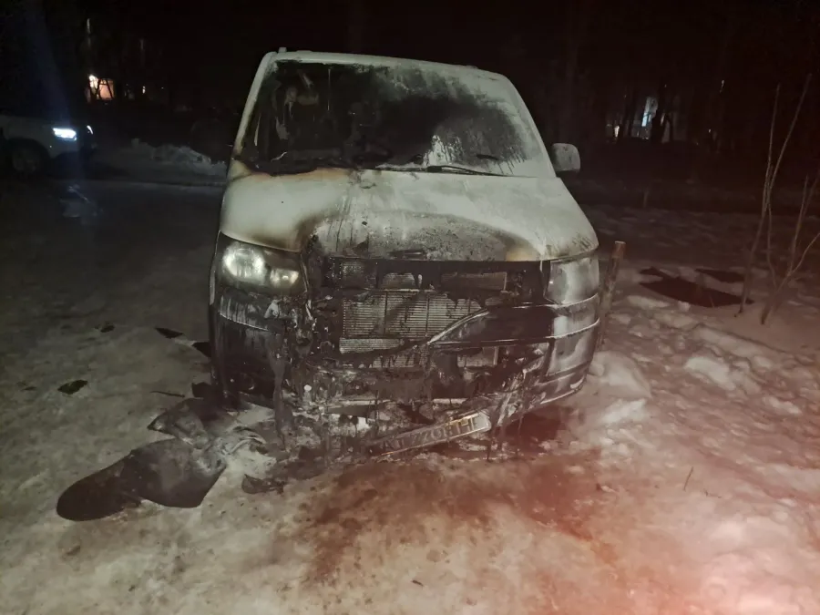 Автівку невідомий підпалив на вулиці Коновальця