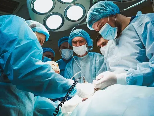 Ілюстроване фото. Місія набирає пацієнтів з-поміж військових і цивільних українців