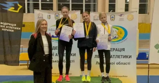  Діана Ісак, яка впевнено очолила свій забіг і поза конкуренцією фінішувала першою