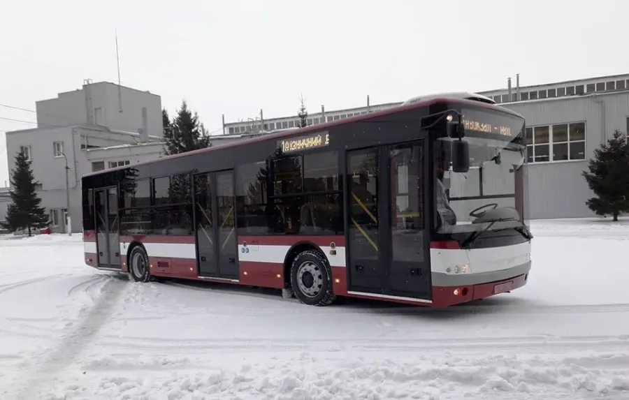 Ілюстроване фото. Чоловік зупинив транспорт і вдарив одного з учасників конфлікту