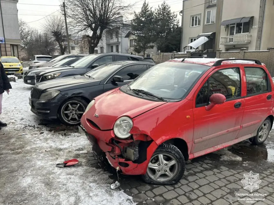Водій Chery здійснив наїзд на автомобіль Mercedes-Benz