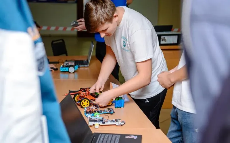 Ілюстроване фото. Учасники змагатимуться у керуванні автономними роботами