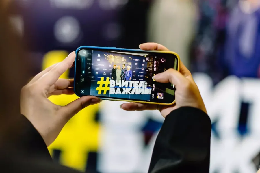 Ілюстроване фото. Наставники переможців предметних олімпіад — це їнтелектуальний капітал громади