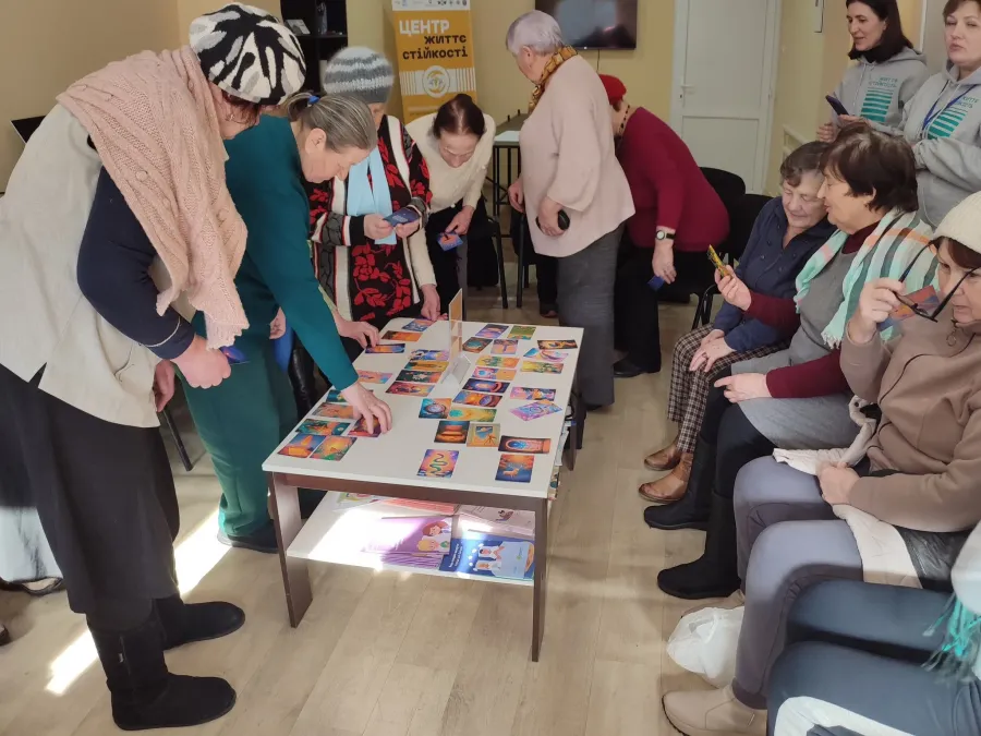 Кожна зустріч у такому колі — це обмін душевним теплом. Фото: Терцентр Калуша