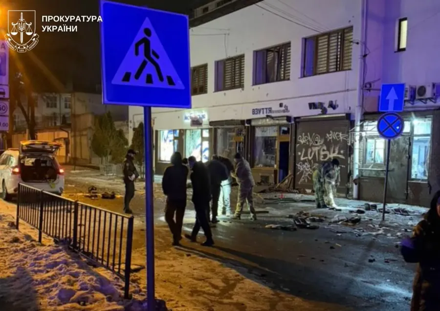 Перший вибух пролунав, коли прибув екіпаж поліції, другий — коли прибув наступний екіпаж. Фото: прокуратура Львівщини