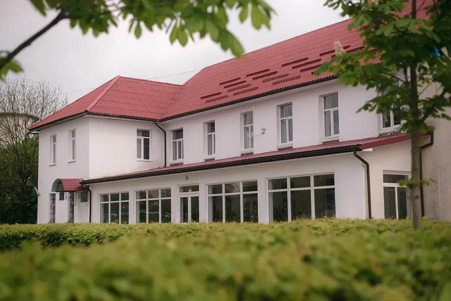 Брошнівський професійний лісопромисловий ліцей. Фото: VVVMMM2025/Вікіпедія