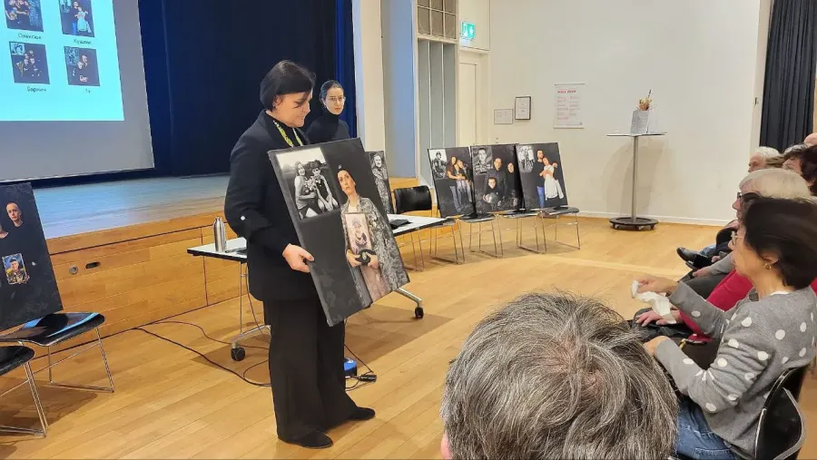 На  світлинах — рідні загиблих воїнів та особисті речі захисників. Фото: Калуська міська рада