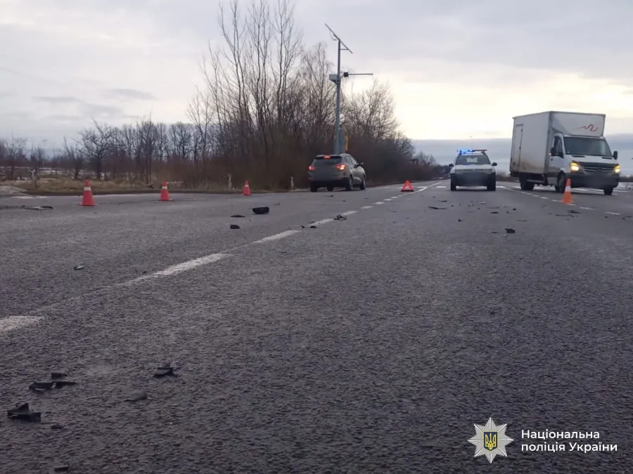 Чоловік перетинав дорогу поза межами пішохідного переходу. Фото: поліція Івано-Франківщини