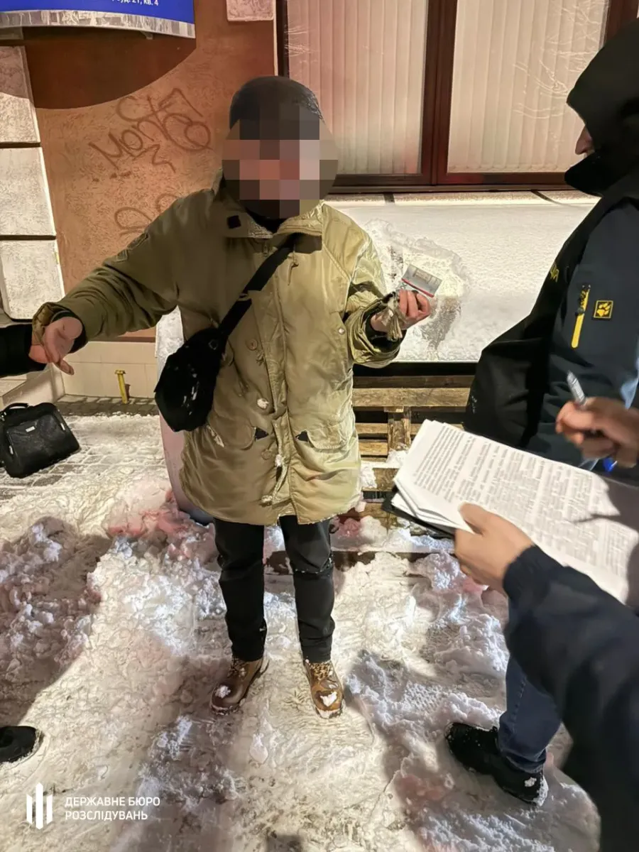 Правоохоронці задокументували отримання 50 тисяч гривень хабарів