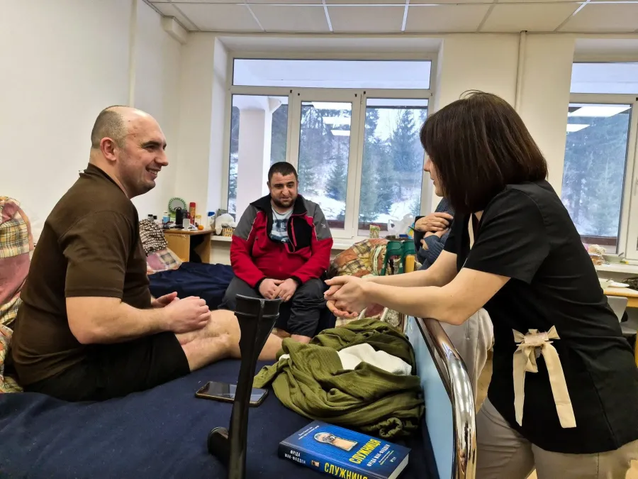 У гірській місцевості пацієнти проходять комплексну реабілітацію. Фото: Івано-Франківська ОКЛ