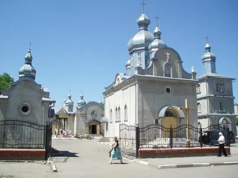 Заяву на зрізання дерев подав настоятель церкви Успіння Пресвятої Богородиці