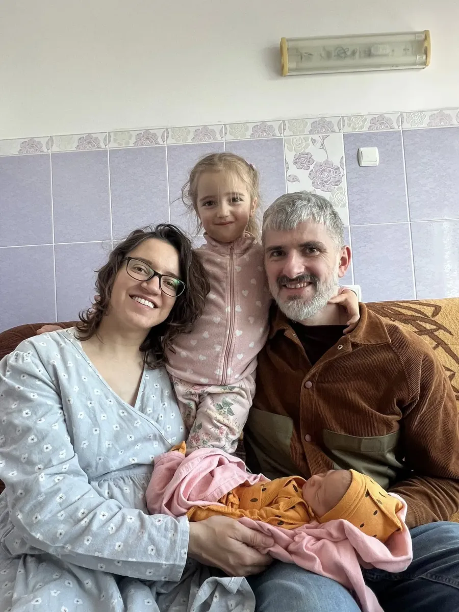 Щаслива родина, у якої тепер дві донечки. Фото: Леся Григорів/Фейсбук
