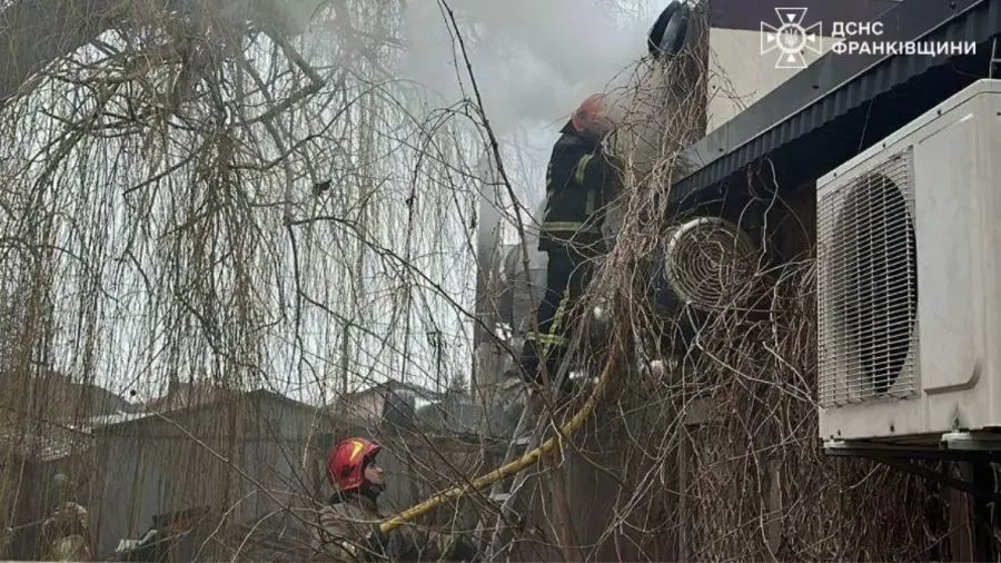 Завдяки оперативним та злагодженим діям рятувальників вдалося не допустити поширення вогню