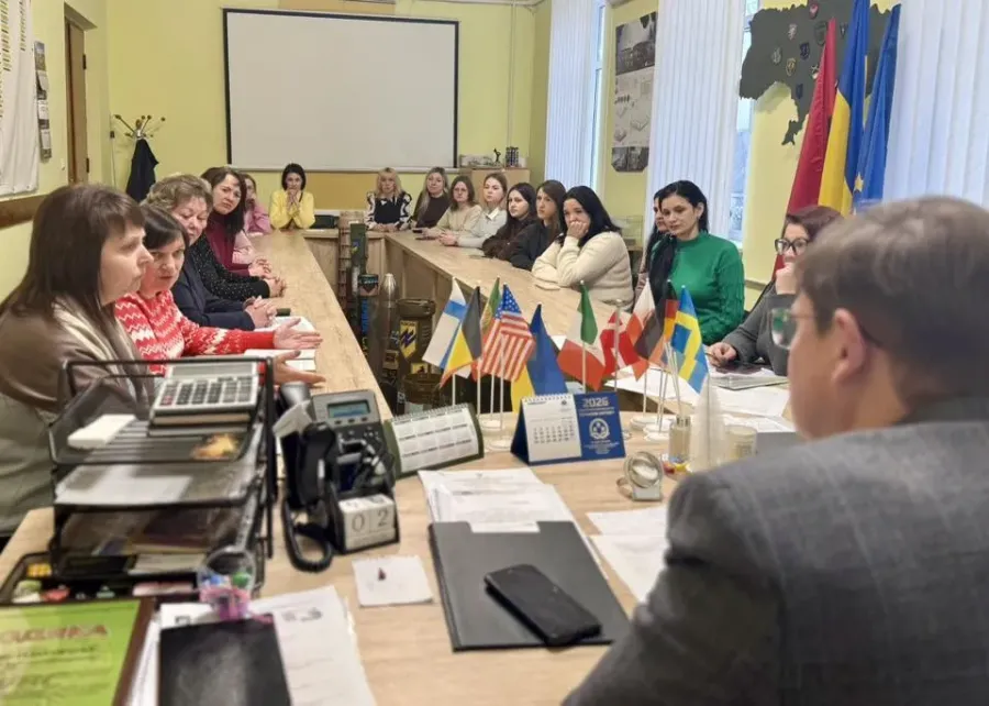 До Андрій Найди прийшли на прийом вчителі та батьки ліцею №10. Фото: Калуська міська рада