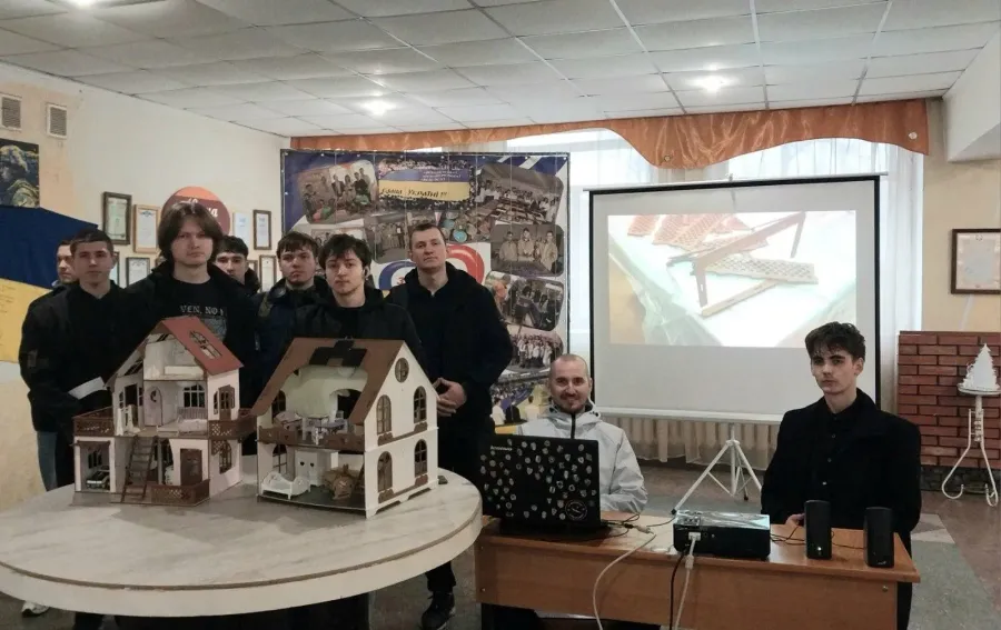 Студенти інших спеціальностей мали змогу відчути драйв будівельної справи. Фото: ВПУ №7